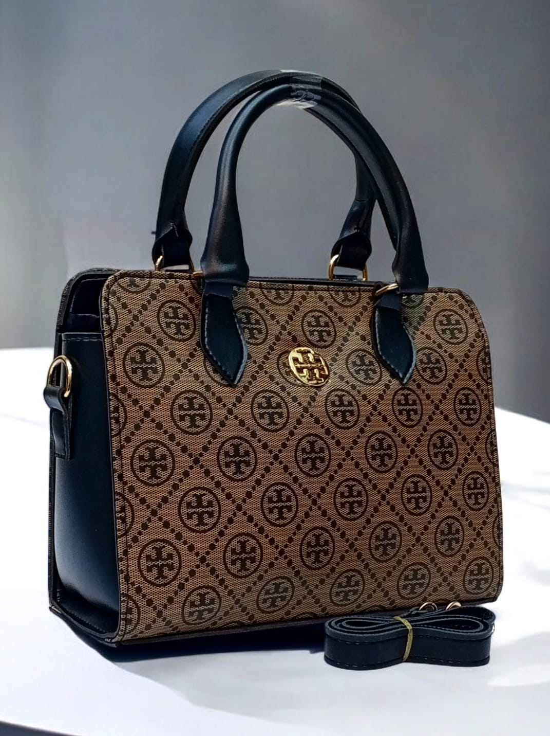 Decent T.B branded handbag