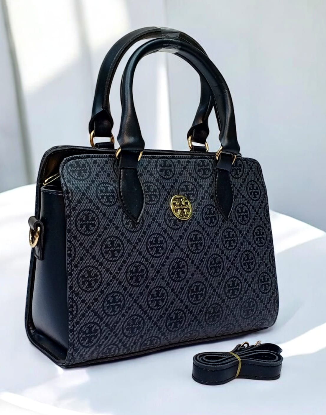 Decent T.B branded handbag
