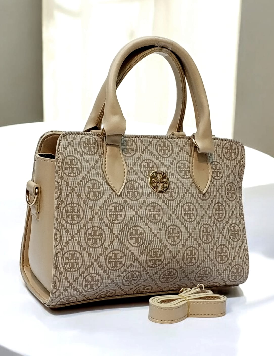 Decent T.B branded handbag
