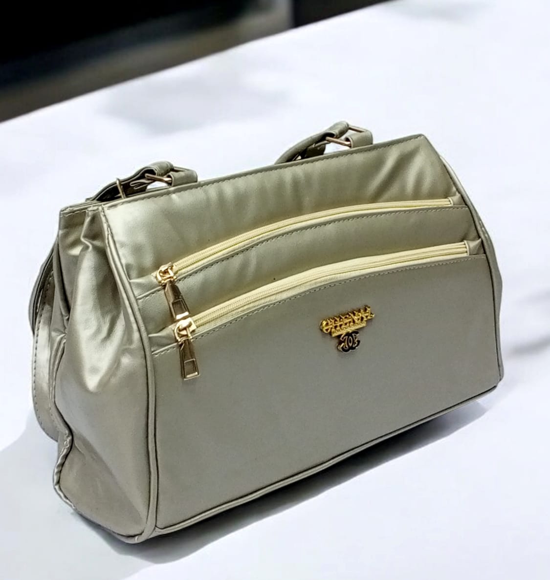 7 zipper Handbag