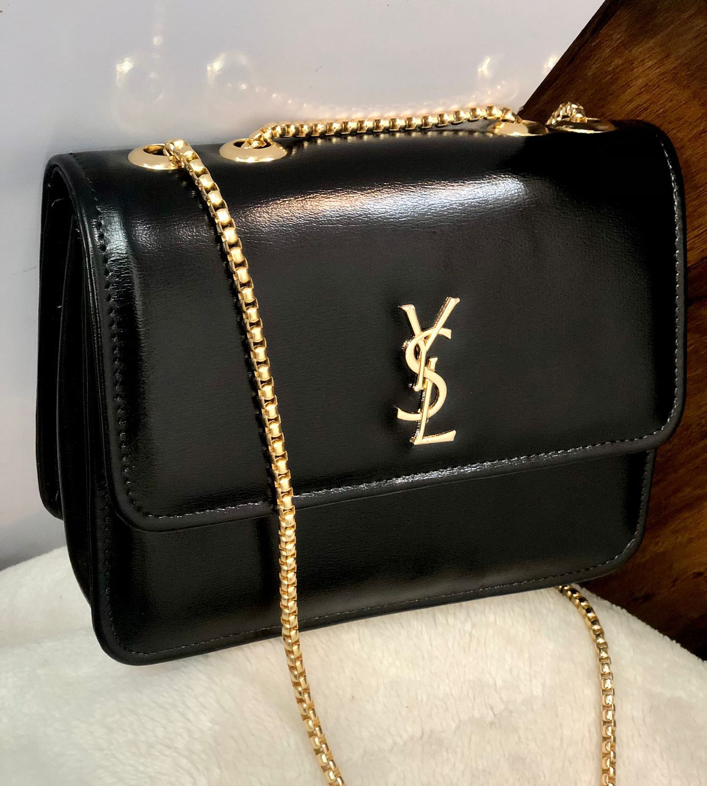 Glossy top chain Crossbody bag