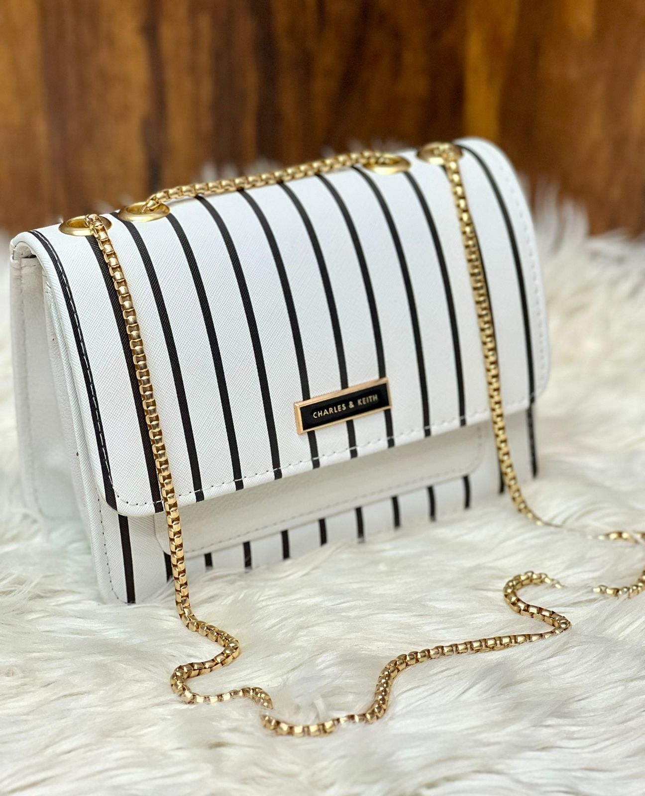 Branded top chain Crossbody bag