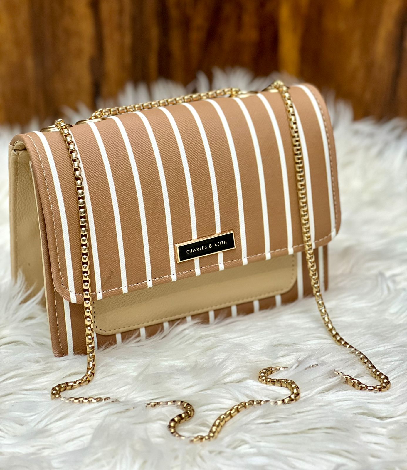 Branded top chain Crossbody bag