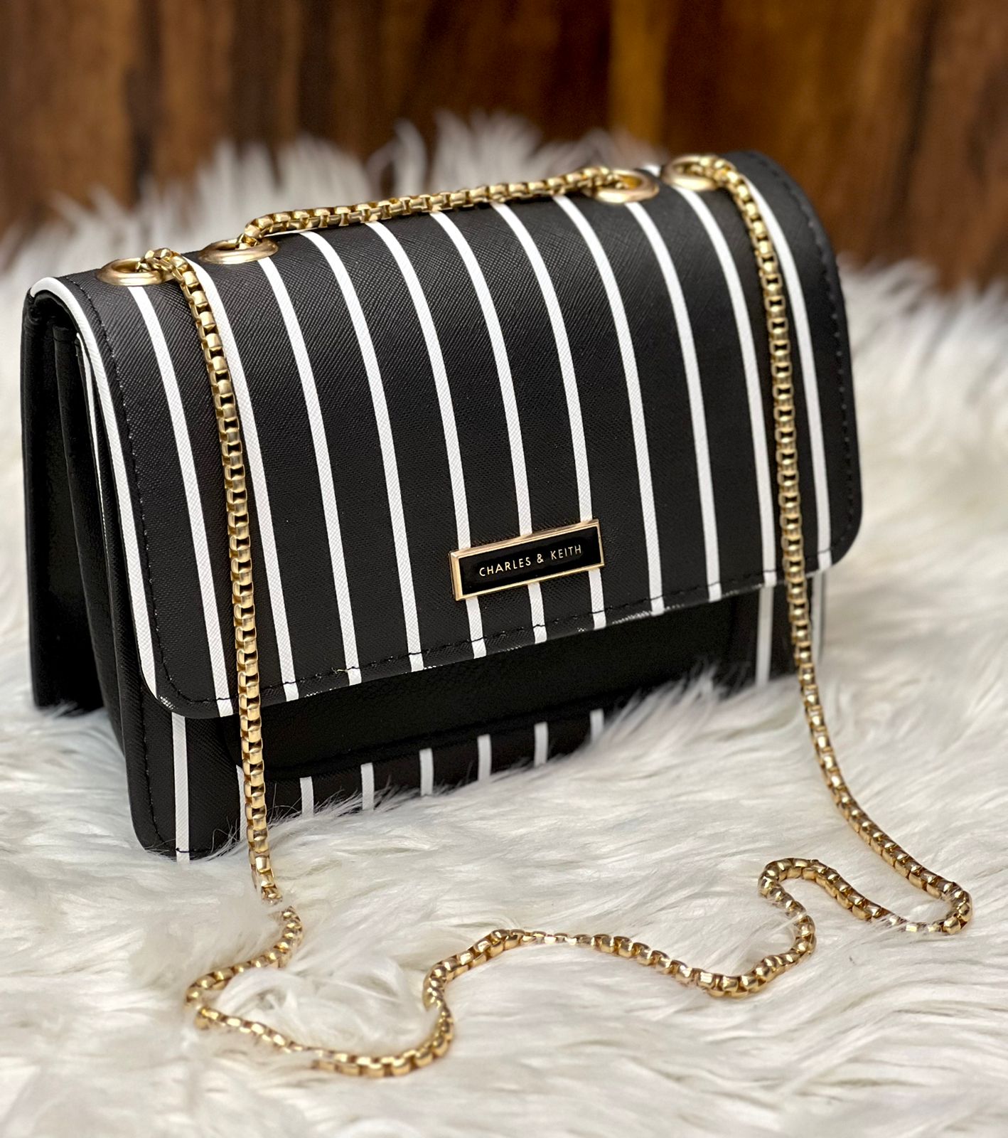 Branded top chain Crossbody bag