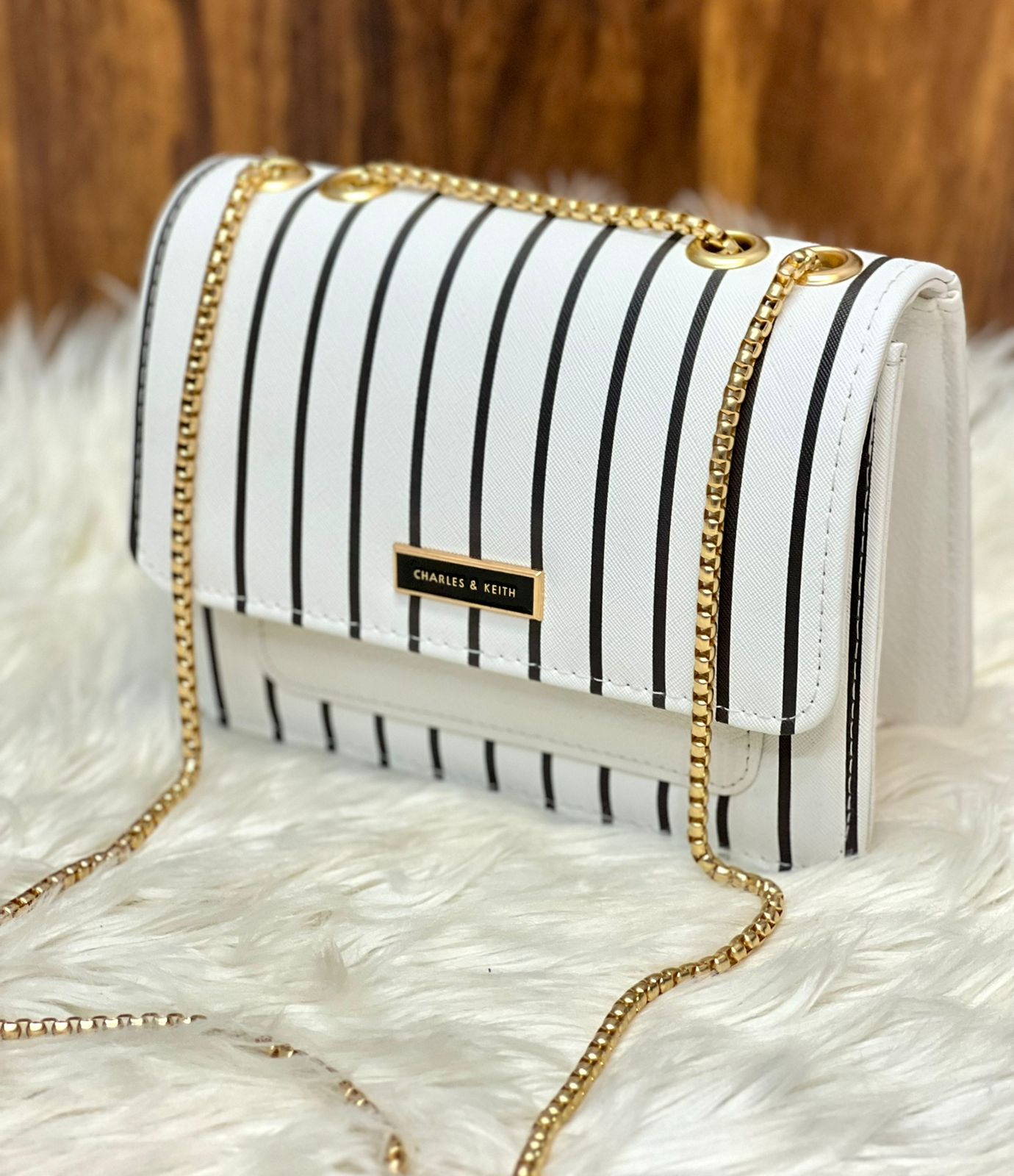 Branded top chain Crossbody bag