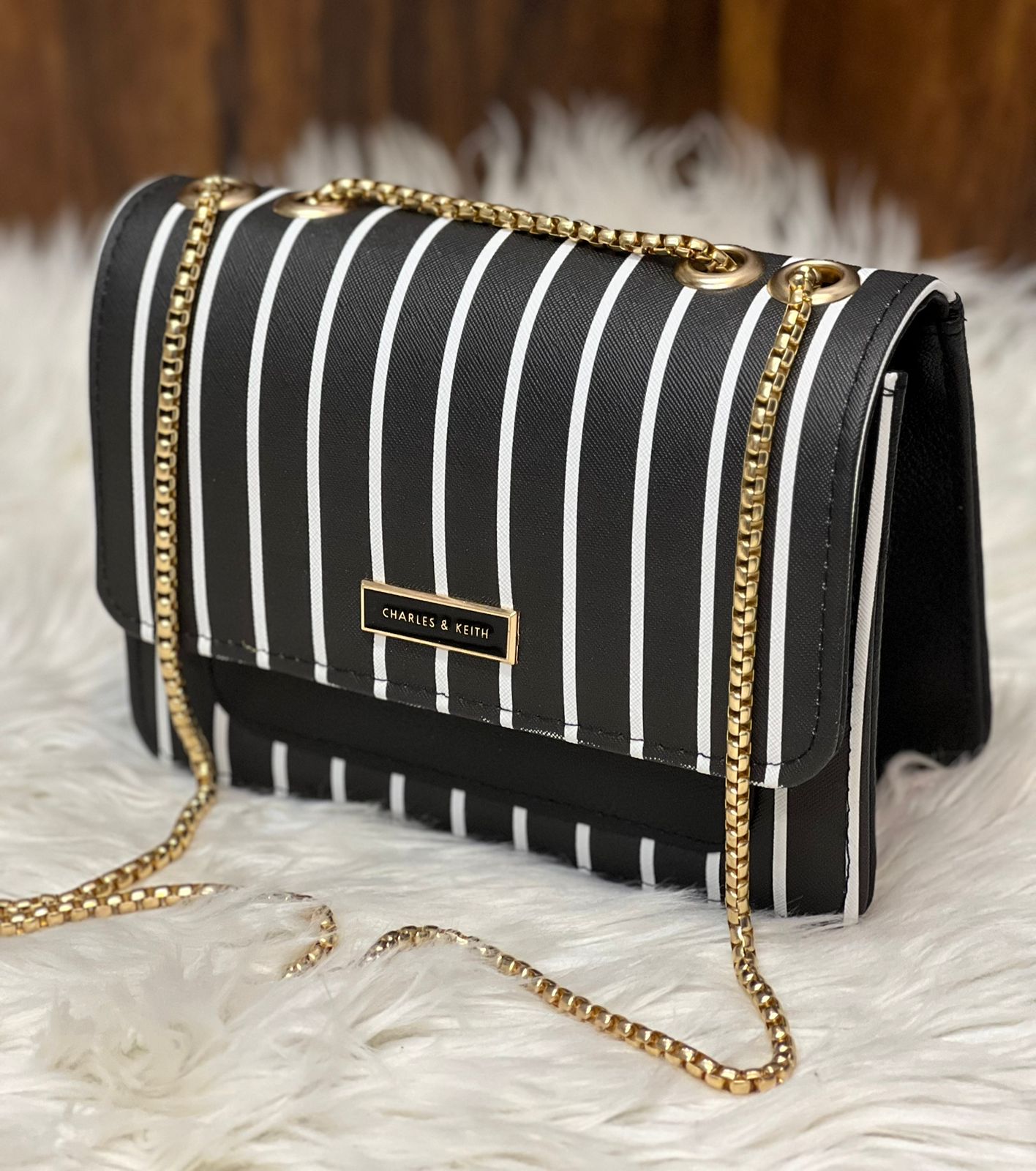 Branded top chain Crossbody bag